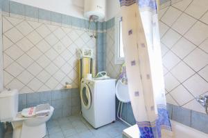A bathroom at Villa Joanna