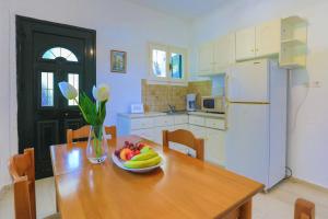 A kitchen or kitchenette at Villa Joanna