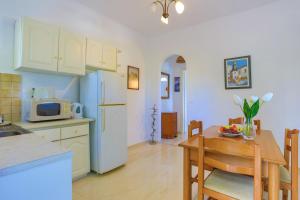 A kitchen or kitchenette at Villa Joanna