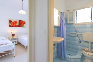 A bathroom at Villa Joanna