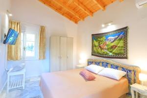 เตียงในห้องที่ Achilleion Forest Villa +40 ภาพ
