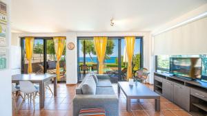 Χώρος καθιστικού στο Kalma Villa Ena