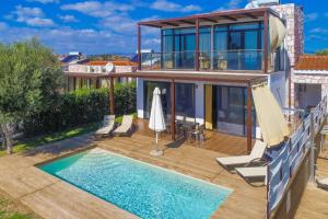 The swimming pool at or close to Kalma Villa Dio