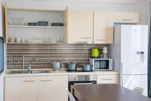 A kitchen or kitchenette at Kalma Villa Dio