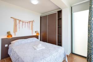 A bed or beds in a room at Kalma Villa Dio