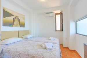 A bed or beds in a room at Kalma Villa Dio