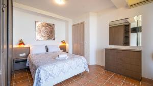 A bed or beds in a room at Kalma Villa Dio