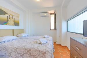A bed or beds in a room at Kalma Villa Dio