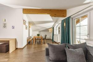 A seating area at Appartements Landhaus Hubertus Wellness & Breakfast Még 37 kép