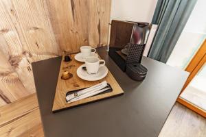 Príslušenstvo na prípravu kávy alebo čaju v ubytovaní Landhaus Hubertus Wellness & Breakfast + 37 fotografií