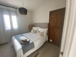 A bed or beds in a room at 3 Bedroom piso in El pueblo de Javea Még 26 kép