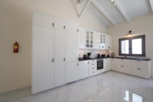 Kuchyň nebo kuchyňský kout v ubytování Manazil Mani - Luxury Villas
