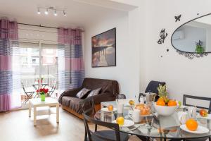 a living room with a table and a couch at Sagrada Familia Butterfly in Barcelona