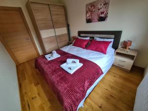 En eller flere senge i et værelse på Apartman Smokvica