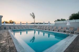 Bazén v ubytování Tesoro Hotel Zakynthos nebo v jeho okolí