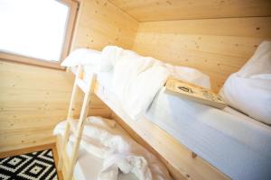 Krevet ili kreveti u jedinici u okviru objekta Masura Cabins