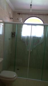 Un baño de Casa de Campo em Ibiúna