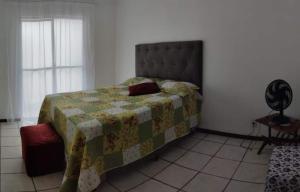 Ένα ή περισσότερα κρεβάτια σε δωμάτιο στο Casa em Balneário Camboriú - próxima à praia