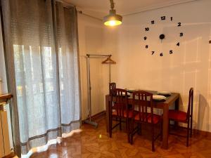 a dining room with a table and a clock on the wall at Mirador La Paz in Logroño