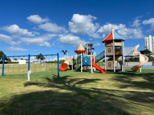 Children's play area sa BlueLagoon Apartamento en Playa Blanča
