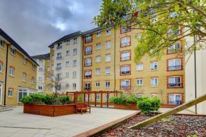 Gallery image of City Centre Apartment with Secure Parking by MBiZ in Northampton