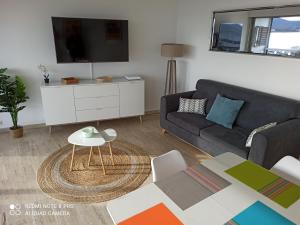 TV a/nebo společenská místnost v ubytování Vue mer exceptionnelle + 4 fotografie