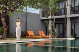 Der Swimmingpool an oder in der Nähe von ABISHA Hotel Sanur