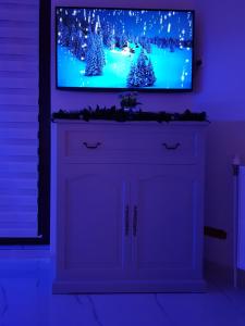 a tv on top of a cabinet in a room at Duplex Marquis in Braşov