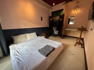Postel nebo postele na pokoji v ubytování Madera House Chiang Mai