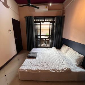 Postel nebo postele na pokoji v ubytování Madera House Chiang Mai