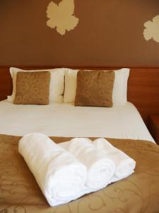 A bed or beds in a room at Locanda Ai Archi Di Andreola Monica
