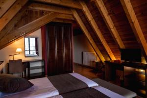A bed or beds in a room at Hotel Valle De Izas