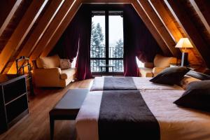 A bed or beds in a room at Hotel Valle De Izas