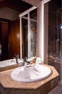 A bathroom at Hotel Valle De Izas