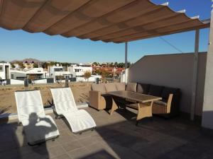 Μπαλκόνι ή βεράντα στο LUXURY 3 BED, 2 BATH DETACHED VILLA, PRIME LOCATION, ONLY 400 MTRS TO THE BEACH