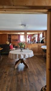 Restoran või mõni muu söögikoht majutusasutuses Chesa Prema Bed & Breakfast - Restaurant