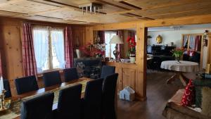 Istumisnurk majutusasutuses Chesa Prema Bed & Breakfast - Restaurant