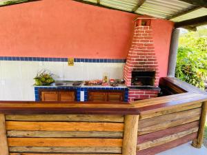 an outdoor kitchen with a brick oven in a house at Sitio Barth in Porto Seguro