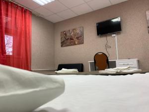 Giường trong phòng chung tại Hotel Zastava