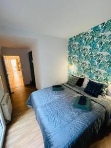 A bed or beds in a room at Stunning 2 bedroom Apartment with great design Sitges centre beach