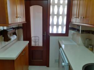 Kuchyňa alebo kuchynka v ubytovaní Alquiler Vivienda Turística Fuengirola-Torreblanca Paseo Marítimo Nº 110