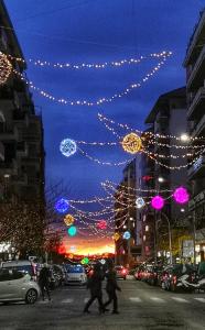 people crossing a city street with christmas lights at Casa Vacanza Katiuscia in Rome