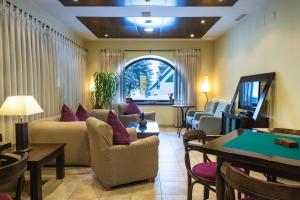 A seating area at Hotel Valle De Izas