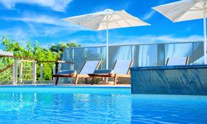 Kolam renang di atau dekat dengan Perla Villas with Heated Pool