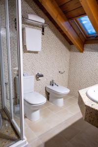 A bathroom at Hotel Valle De Izas