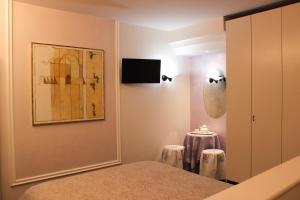 Televízia a/alebo spoločenská miestnosť v ubytovaní Appartamento B&B Orizzonti + 36 fotografií