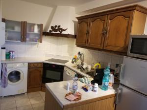 A kitchen or kitchenette at F2 möblierte 2,5 Zimmer - Wohnung 60 m2