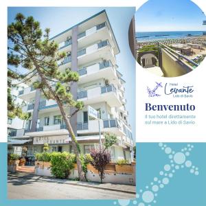 un edificio con un albero di fronte di Hotel Levante Sul Mare a Lido di Savio