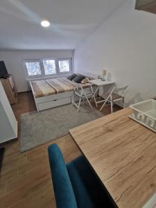 Istumisnurk majutusasutuses Divcibare Centar 1