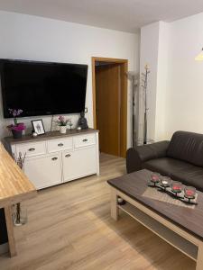 TV a/nebo společenská místnost v ubytování Zur Sonnenterrasse